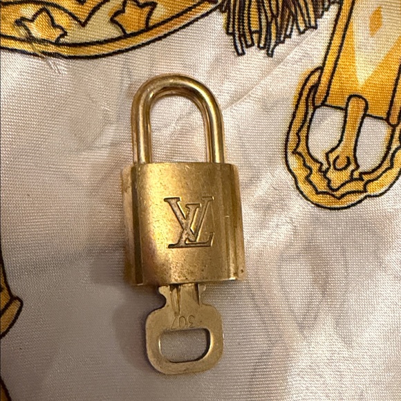 Louis Vuitton #307 Gold Lock/Key Set - Picture 6 of 7